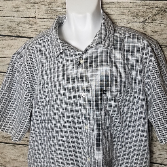 Quiksilver Short Sleeve Shirt Size XL.Pit to pit approx: 24 inches Right sho - Picture 2 of 6
